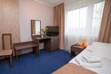 Фото номера Двухместный номер с 2 отдельными кроватями Отель Hotel IKAR г. Быдгощ 3