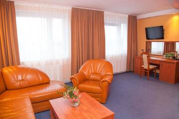 Фото номера Номер Делюкс с кроватью размера «queen-size» Отель Hotel IKAR г. Быдгощ 7