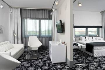 Фото номера Люкс с кроватью размера «king-size» Отель Holiday Inn Bydgoszcz г. Быдгощ 3